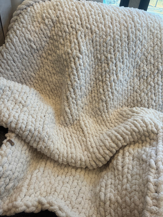 Cream Hand Made Chunky Knit Blanket